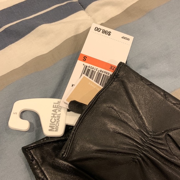 NWT MK gloves - Picture 5 of 5